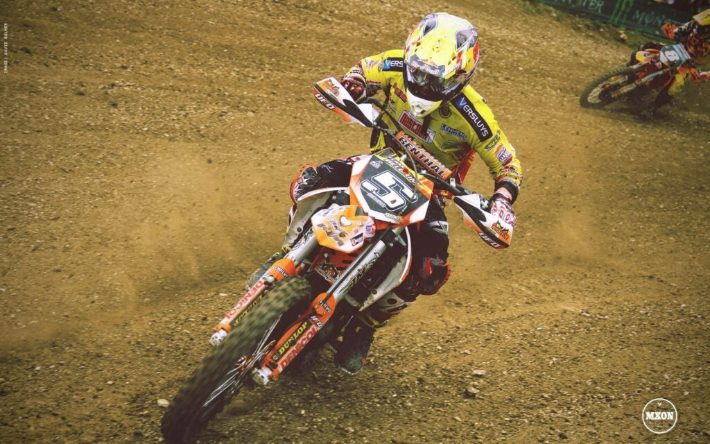 Dynamic Motocross Wallpaper: Rider Soars in Mid-Air Leap