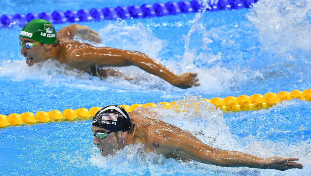 Thrilling Olympic Swimming Competition Wallpaper Background