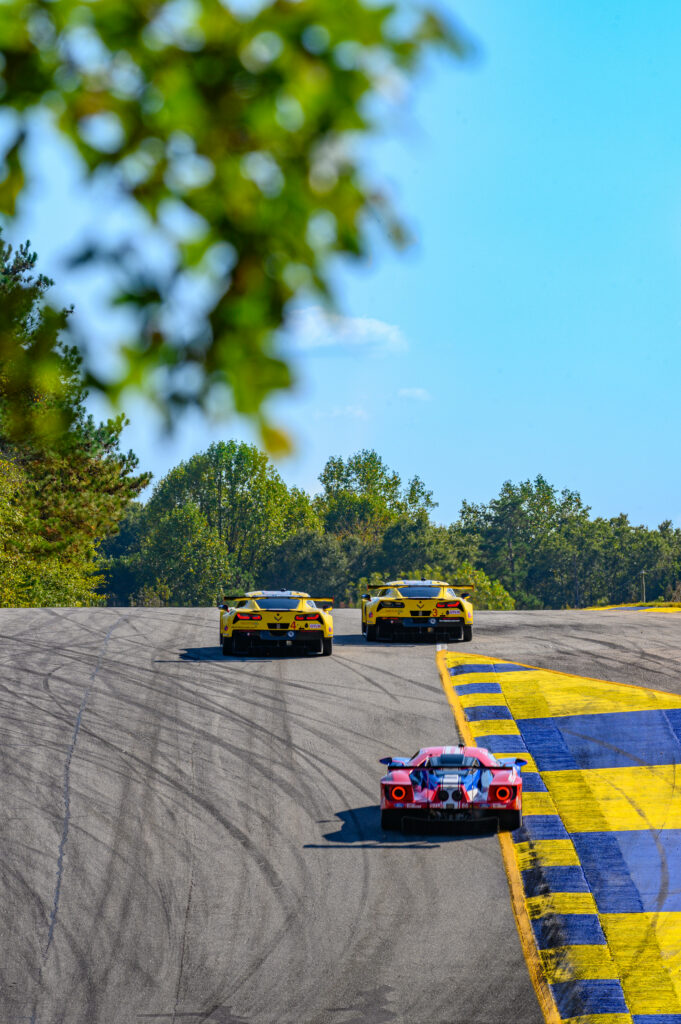 Thrilling Sports Car Race Wallpaper: Speed, Action & Vivid Colors