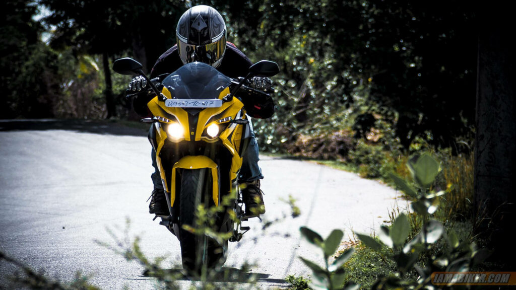 Thrilling Winter Ride: Yellow Bajaj Pulsar RS200 Motorcycle Wallpaper