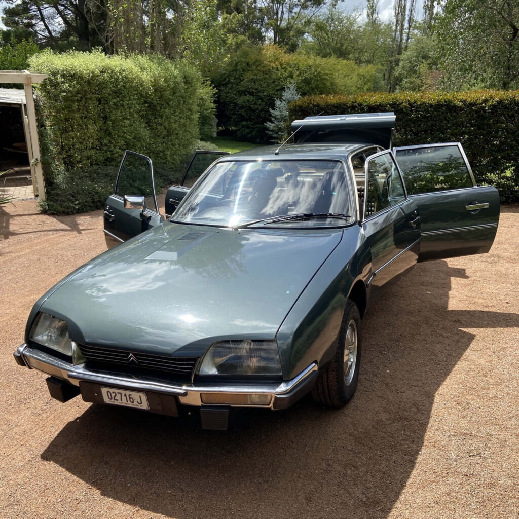 Timeless Citroën Wallpaper: Classic Elegance & Retro Charm Background