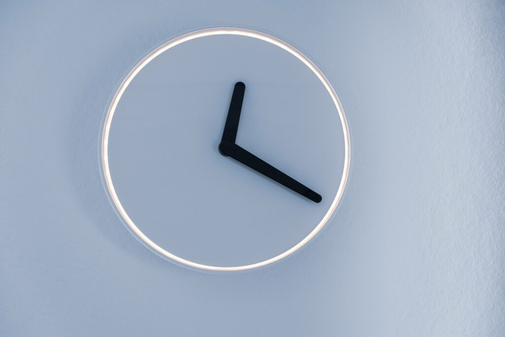 Timeless Elegance: Minimalistic Clock Accentuates the Serene Blue Backdrop Wallpaper