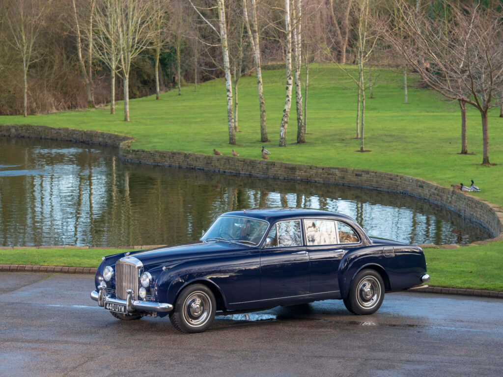 Timeless Elegance: A Portrait of the Exquisite Bentley S2 Wallpaper