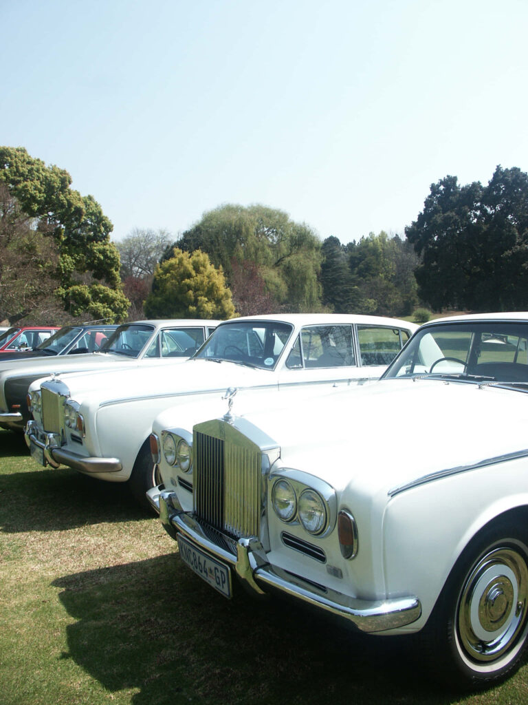 Classic Bentley T1 Sedan Exudes Vintage Luxury and Impeccable Detailing Wallpaper