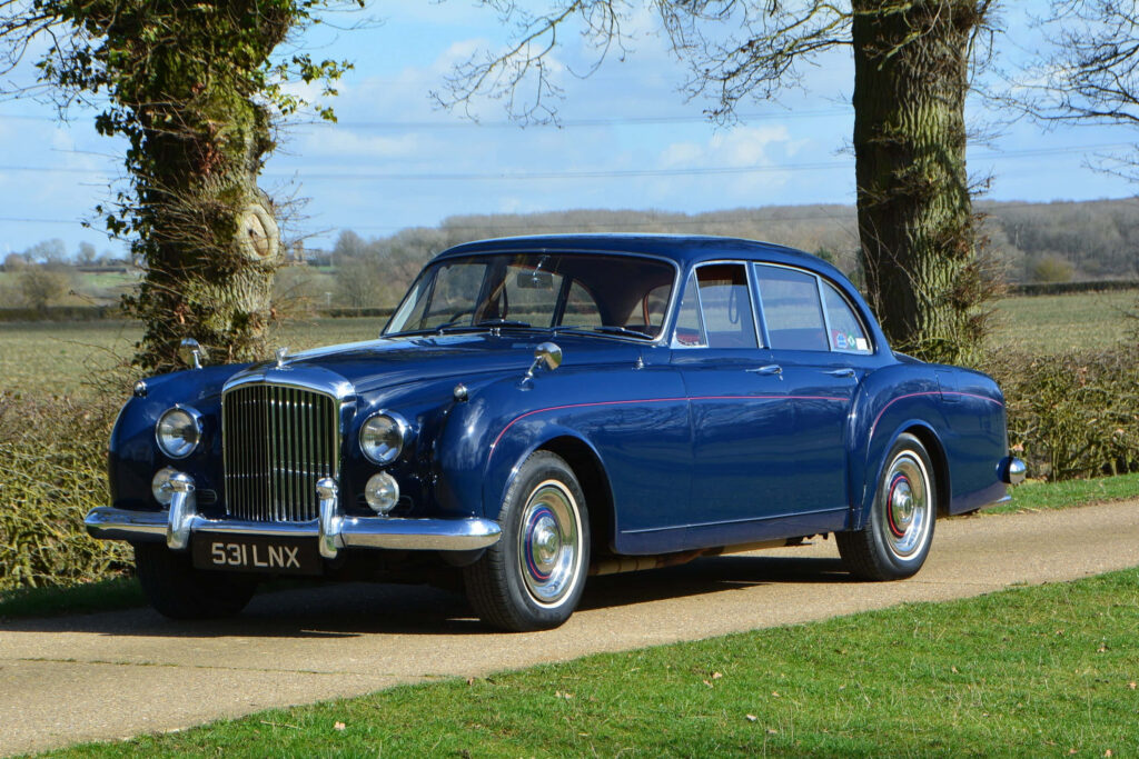 British Automotive Elegance: Capturing the Timeless Beauty of the Classic Bentley S2 in High-Resolution Wallpaper