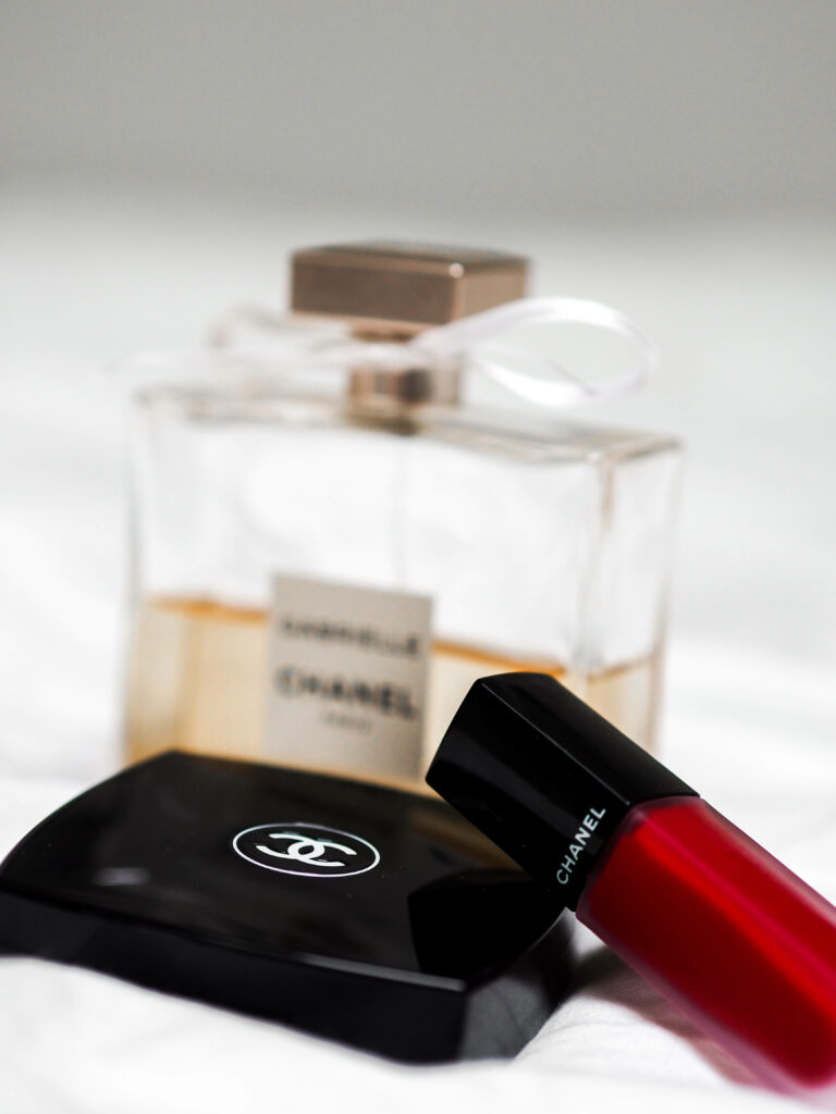 Discover CHANEL's Eternal Style on Pinterest: Embark on a Timeless Fashion Journey Wallpaper
