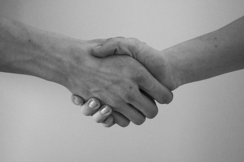 Timeless Handshake Wallpaper: Symbol of Harmony in Business