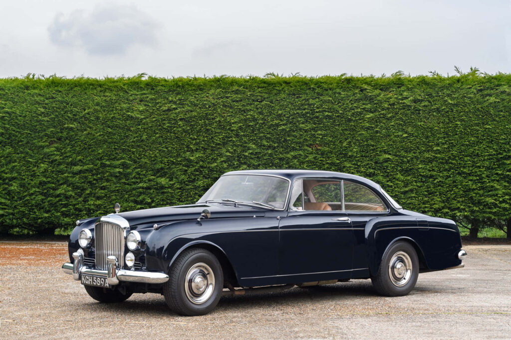 Vintage Bentley S2 in a Luxurious Grandeur Wallpaper