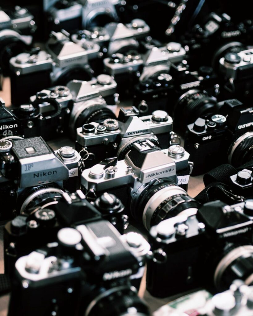 Vintage Camera Wallpaper: Timeless Design for Photography Lovers