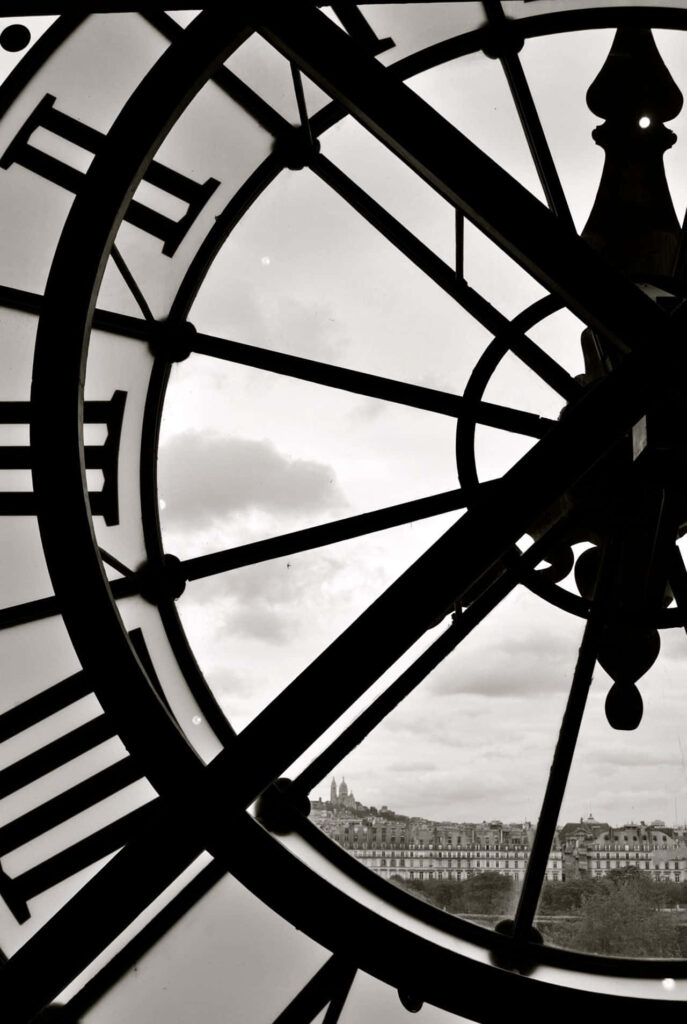 Musée d'Orsay Clock Wallpaper: Timeless Parisian Cityscape Background