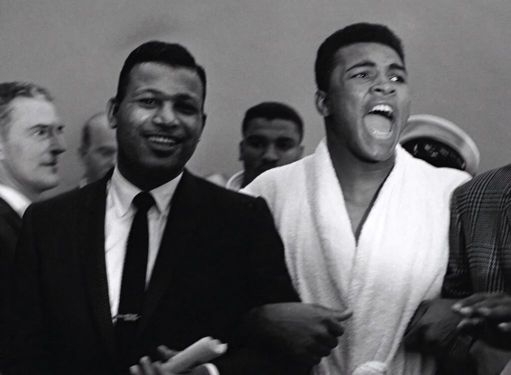 Iconic Boxing Wallpaper: Sugar Ray Robinson & Muhammad Ali Moments