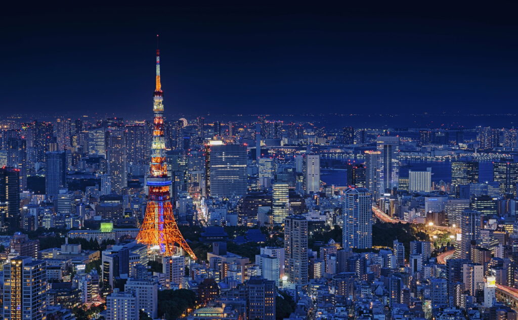 Urban Majesty: Tokyo Tower Piercing the Night, an HD Wallpaper of Japan's Glowing Cityscape