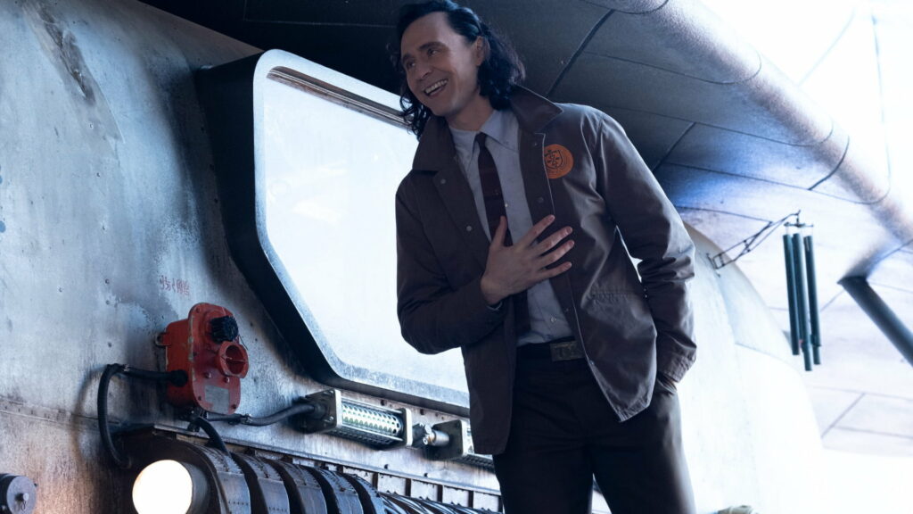 The Mischievous Marvel Deity in High Definition: Tom Hiddleston's Loki Strikes a Pose in this Wallpaper Masterpiece!