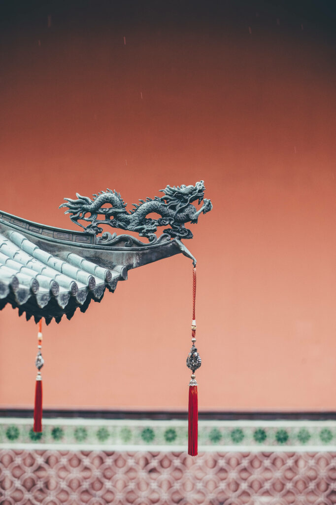 Stunning Chinese Dragon Sculpture Rooftop Wallpaper Design