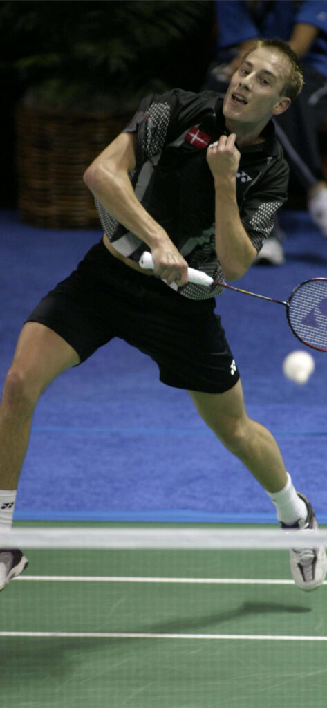Guy Player Practicing on Court - Phone Background Wallpaper
