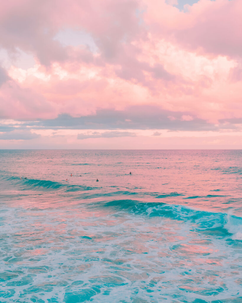 Tranquil Beach Wallpaper: Pastel Sky & Ocean for Android Backgrounds