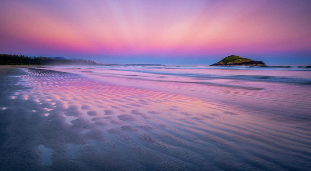 Tranquil Beach Sunset Wallpaper: Soft Pink Sand & Pastel Hues