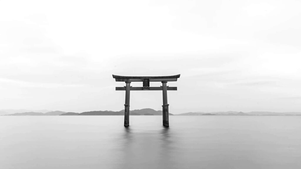 Serene Black and White Torii Gate Wallpaper for Peaceful Reflection