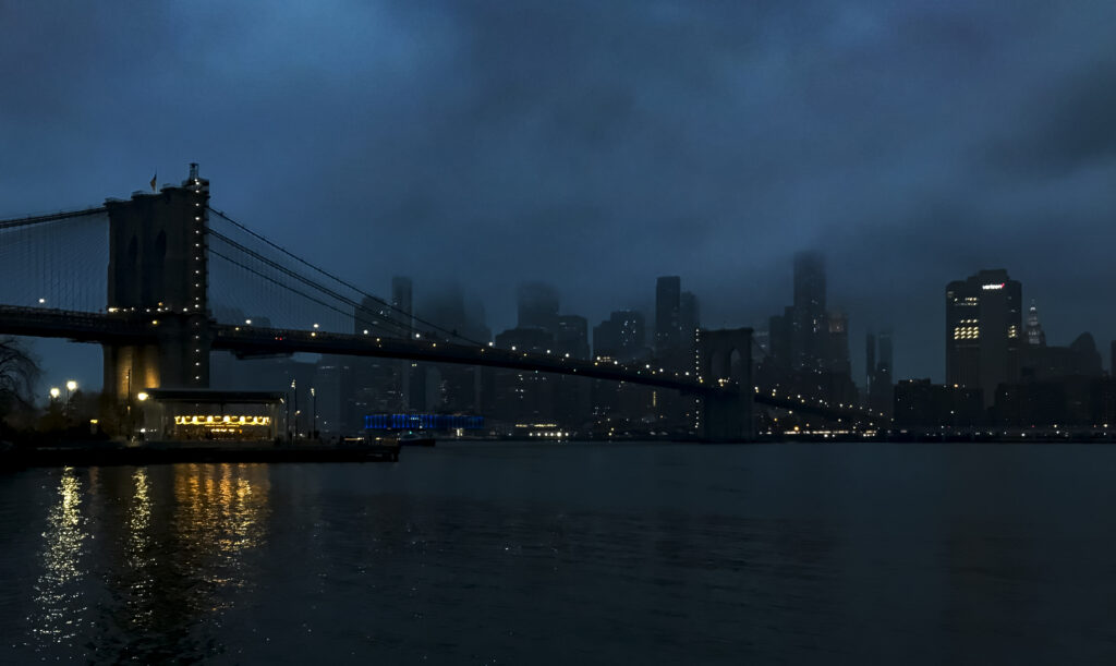 Serene Twilight City Skyline Wallpaper: Foggy Bridge Reflection