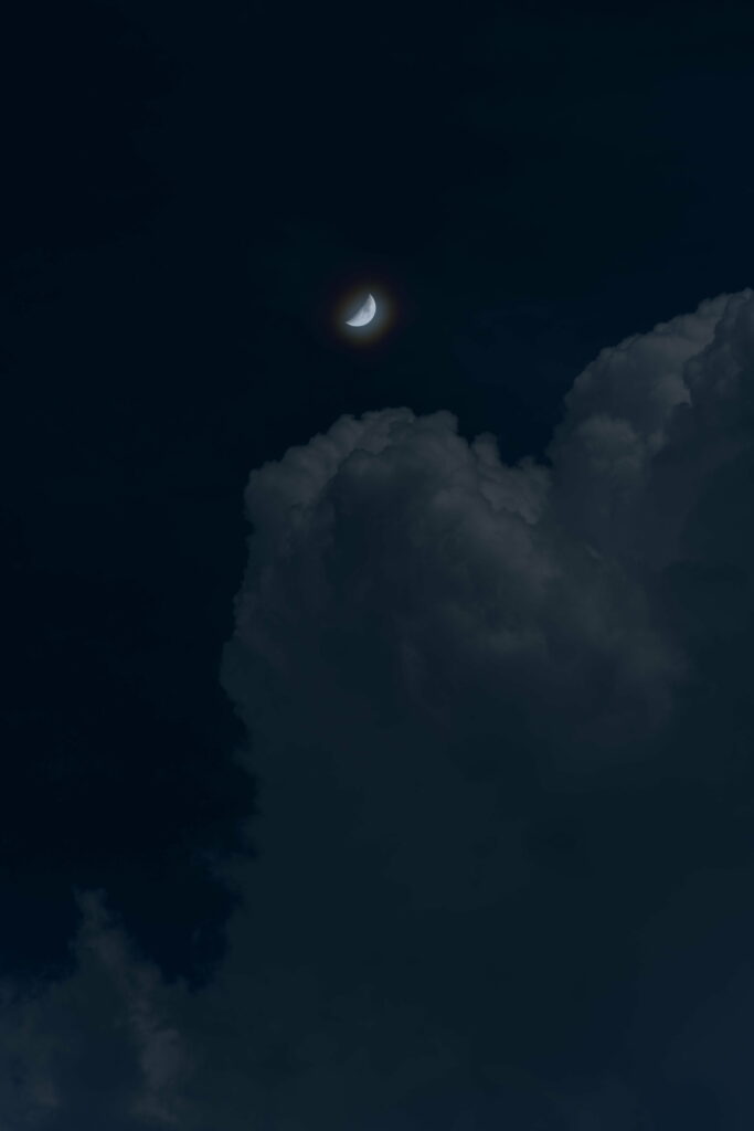 Tranquil Night Sky Wallpaper: Crescent Moon & Dark Clouds