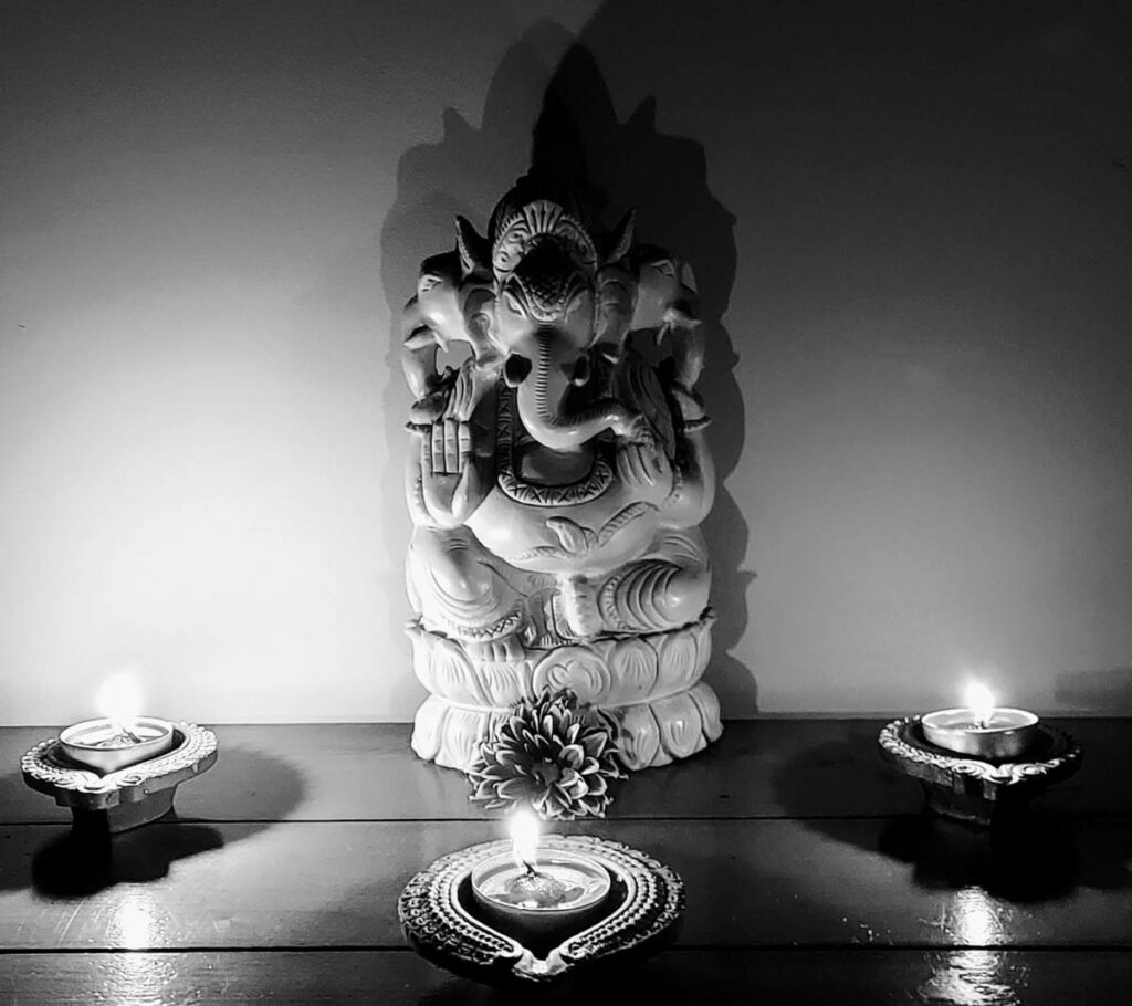 Tranquil Black and White Ganesh Wallpaper with Glowing Candles