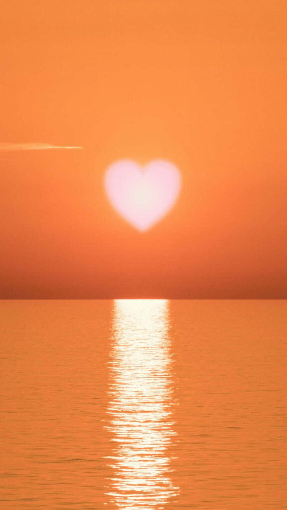 Tranquil Heart-Shaped Sunset Reflection – Serene Wallpaper Background
