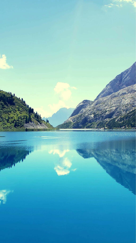 Serene Mountain Lake Wallpaper: Tranquil Nature View Background