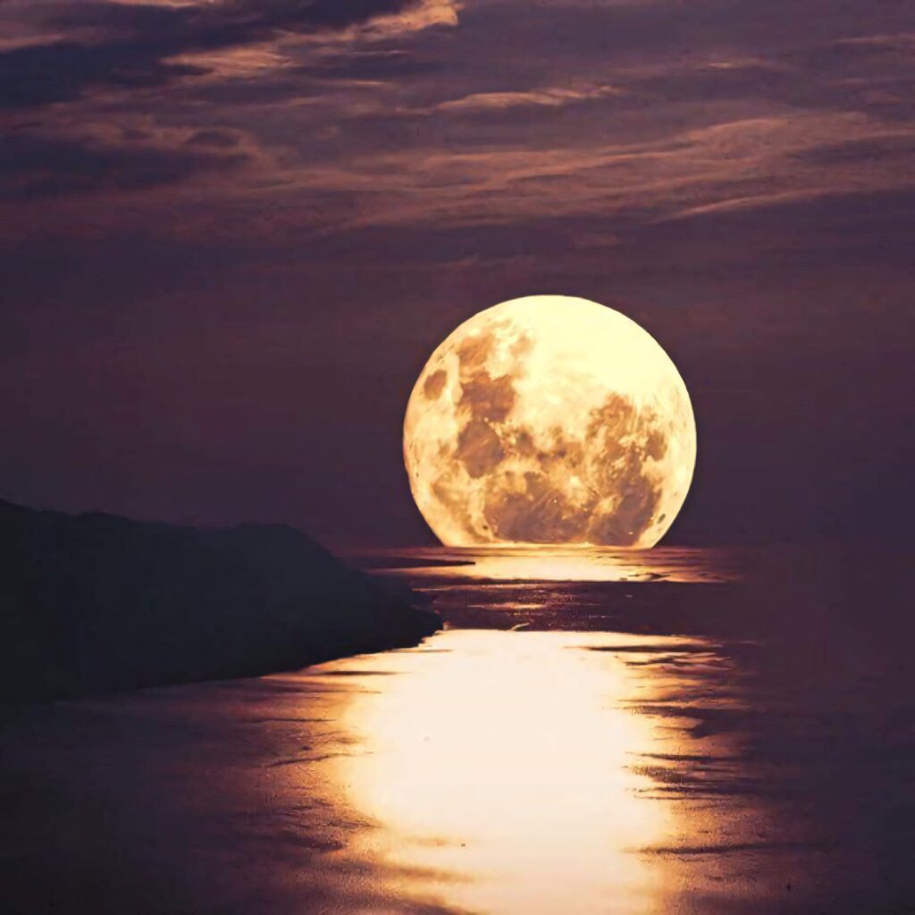 Serene Nightscape Wallpaper: Luminous Full Moon Over Calm Waters