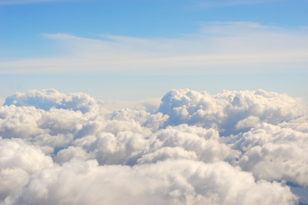 Serene Nimbus Clouds HD Wallpaper - Tranquil Blue Sky Background