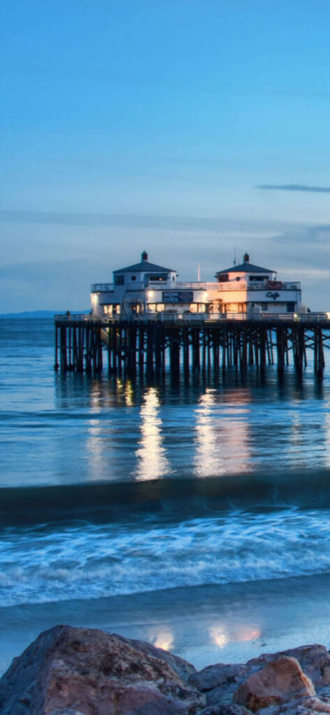 Tranquil Pier at Dusk: Serene Ocean Wallpaper Background