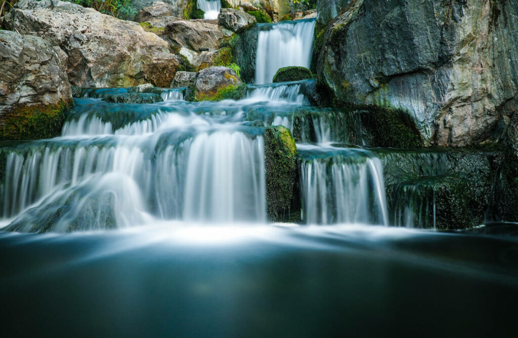 Tranquil Waterfall Wallpaper: Serene Mossy Rocks & Flowing Water