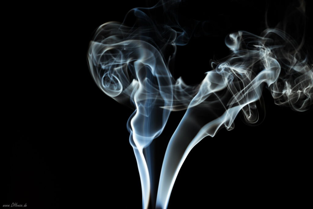 Smoke Noir: A Mesmerizing HD Wallpaper with Transparent Black Background