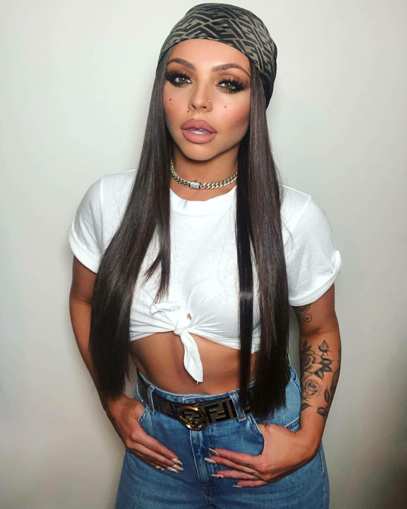 Chic Wallpaper of Jessy Nelson in Trendy Baddie Look