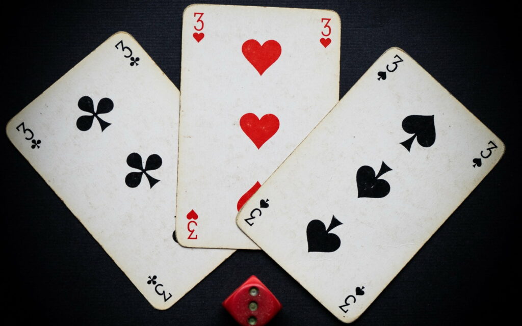 Triple Card Combos: A High-Quality Poker-Inspired Wallpaper