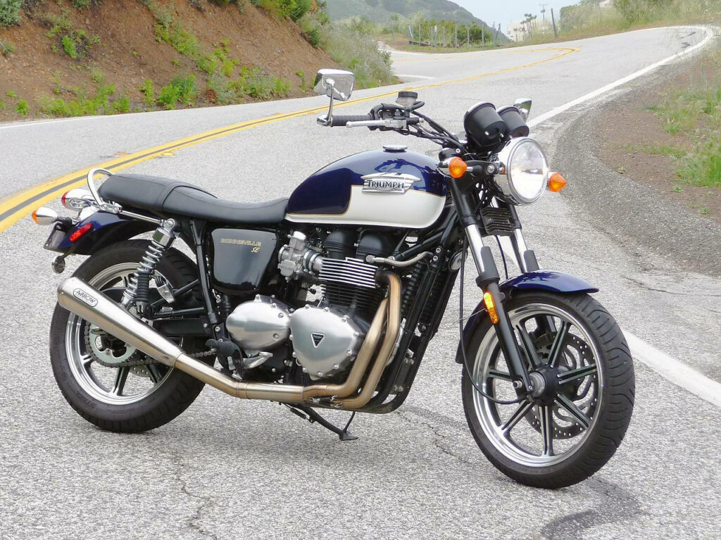 Triumph Bonneville Blue SE Wallpaper: Retro Motorcycle Scenic Background
