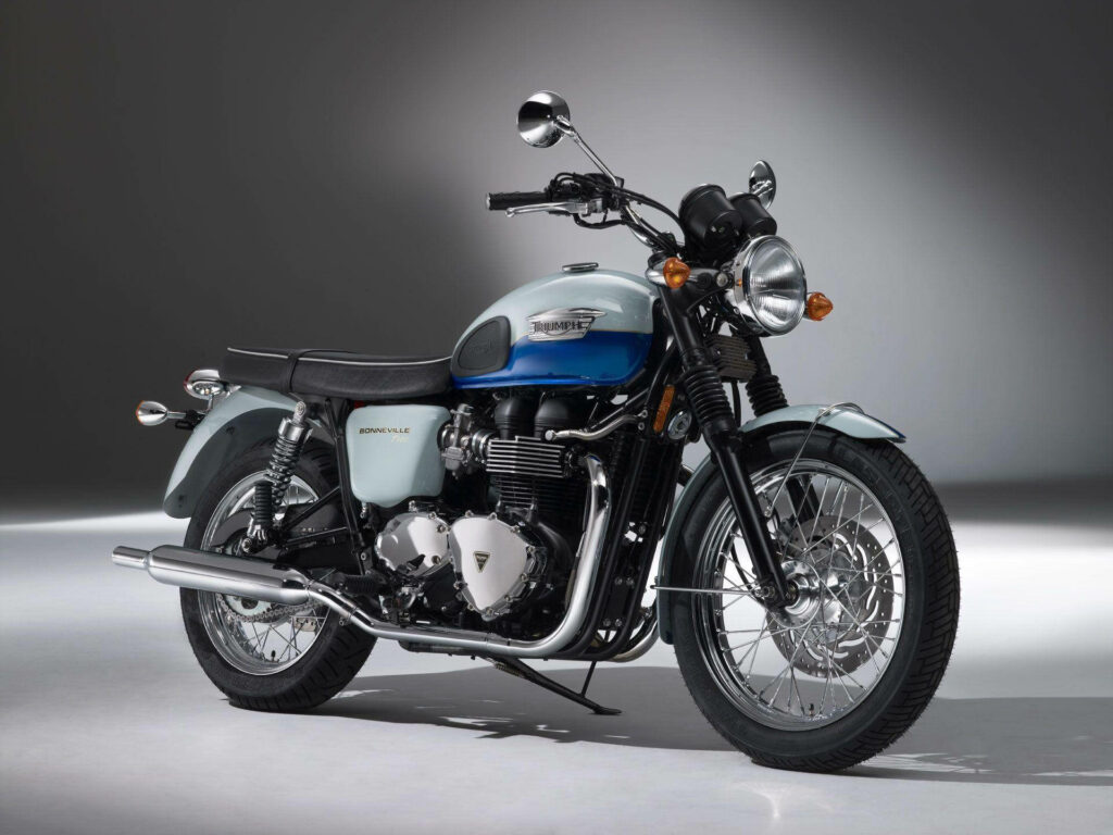 Stunning Blue Triumph Bonneville T100 Wallpaper - Classic Motorcycle Design