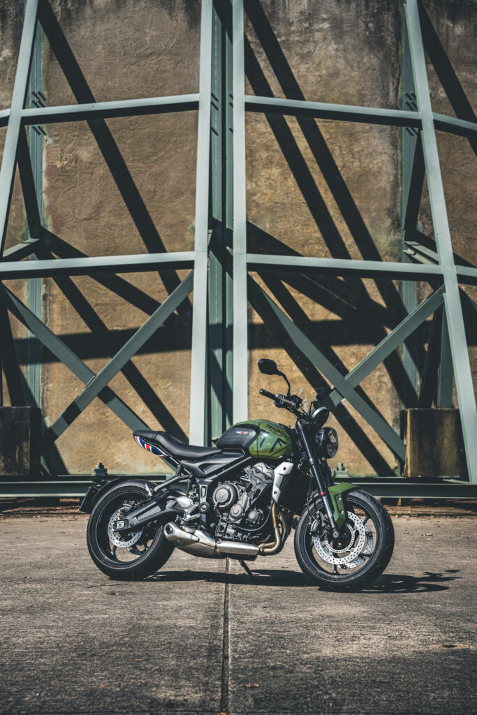 Triumph Trident 900 Bobber Wallpaper: Sleek Retro-Modern Design