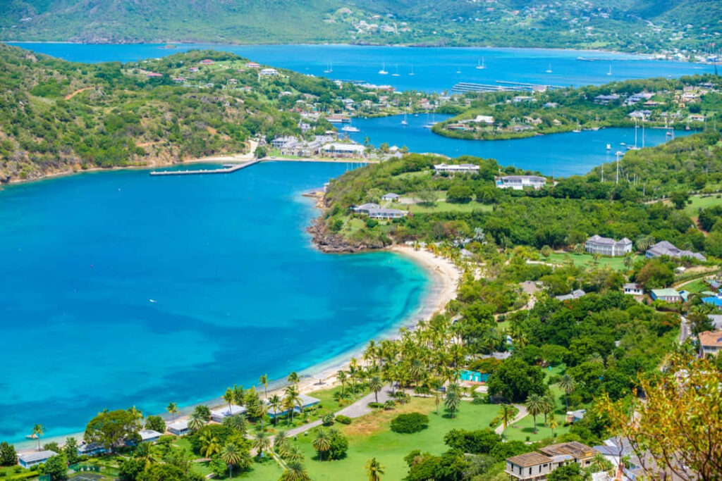 Tropical Caribbean Paradise Wallpaper: Turquoise Waters & Sandy Beaches