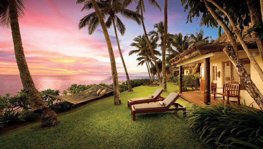 Tropical Paradise Sunset Wallpaper - Tranquil Zoom Background