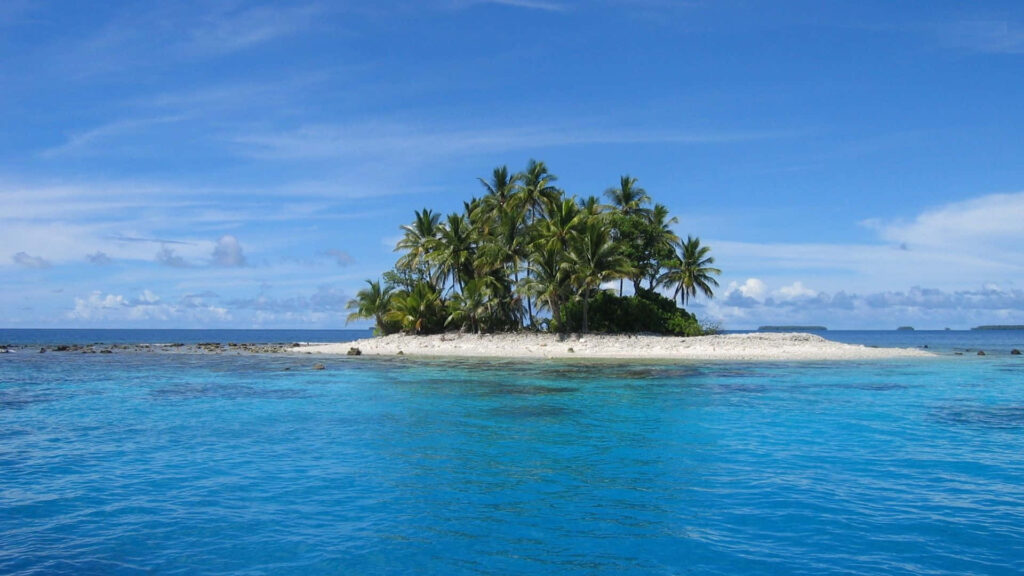Stunning Tropical Island: Lush Paradise with Turquoise Waters Wallpaper