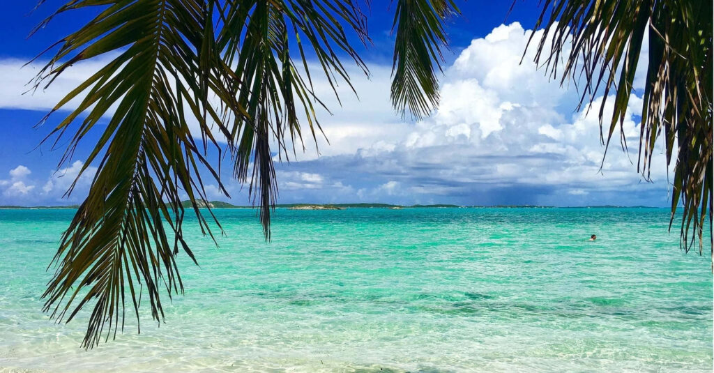 Tropical Paradise Wallpaper: Stunning Bahamas Beach & Turquoise Waters