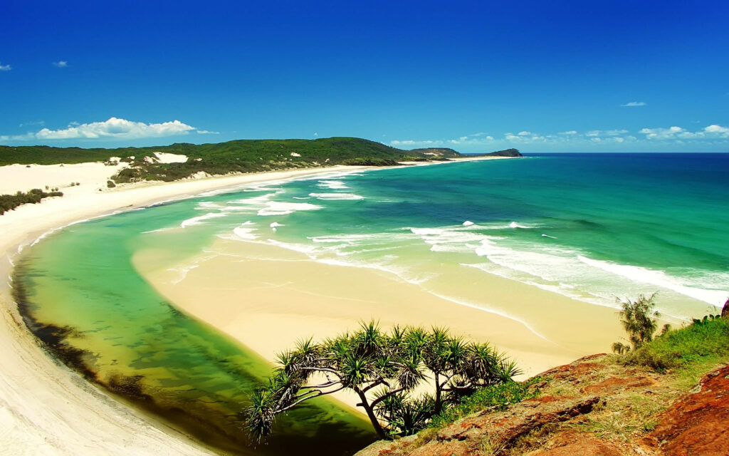 Tropical Paradise Desktop Wallpaper: White Sand Beach & Turquoise Waters
