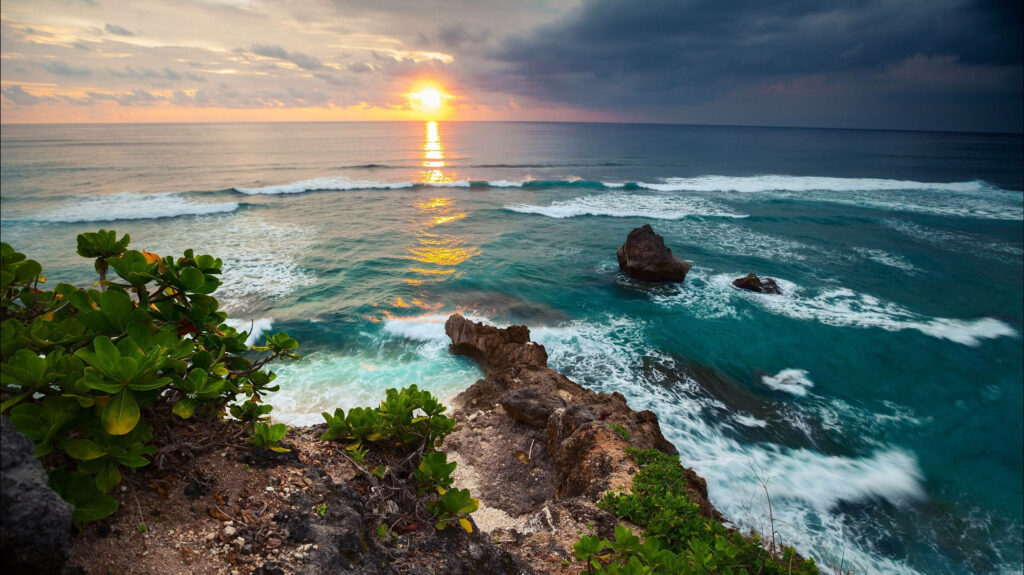 Bali Tropical Sunset Wallpaper: Vibrant Colors & Lush Shoreline