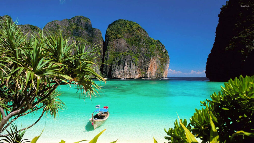 Tropical Beach Bliss in Thailand: Turquoise Waters & Lush Cliffs Wallpaper
