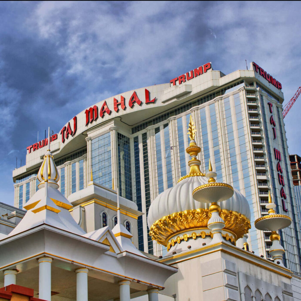 Stunning Trump Taj Mahal Wallpaper: Iconic Architecture & Vibrant Sky