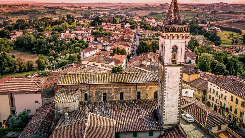 Stunning Aerial Wallpaper of Vinci, Tuscany: Rustic Rooftops & Hills
