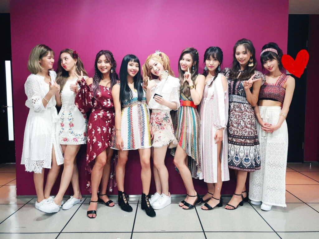 Retro Revival: Twice's Stunning Throwback Style Takes Center Stage! Wallpaper