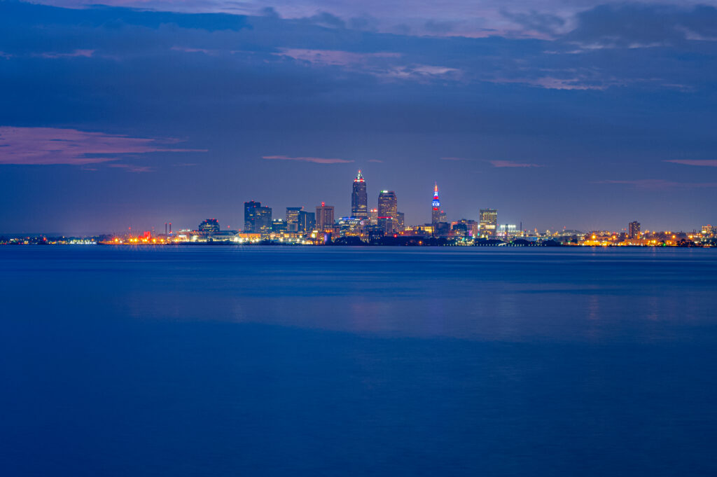 Serene Twilight Cityscape Wallpaper: Vibrant Blue Reflections