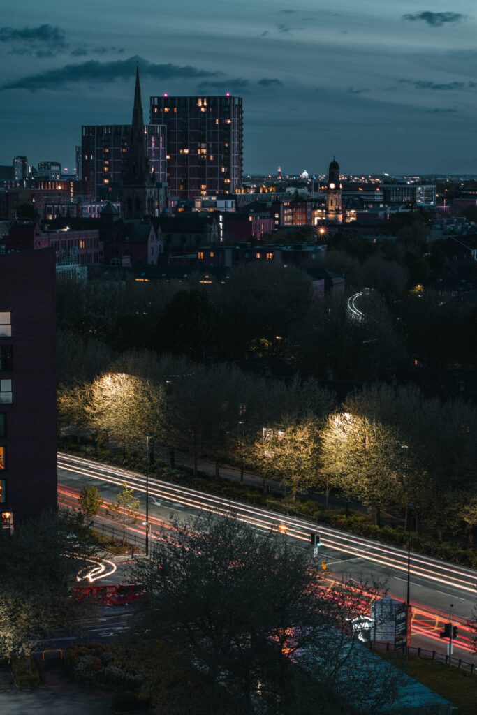 Serene Twilight City Wallpaper: Aerial View with Modern Charm