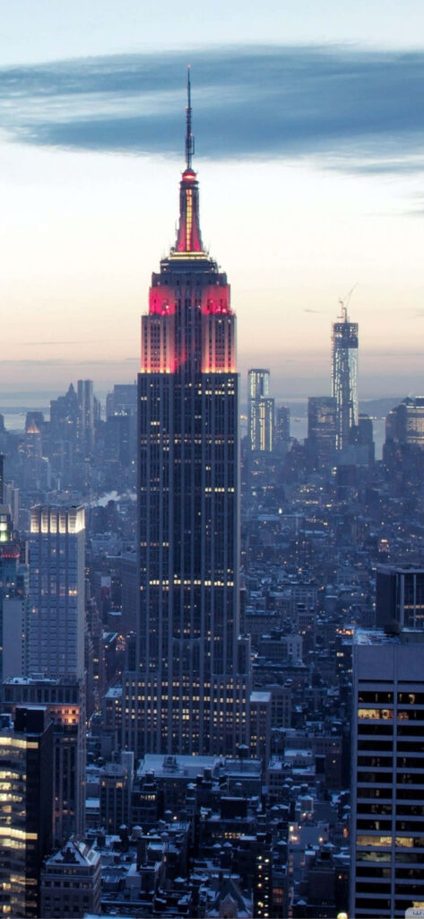 Twilight Empire State Building: Illuminated NYC Skyline Wallpaper